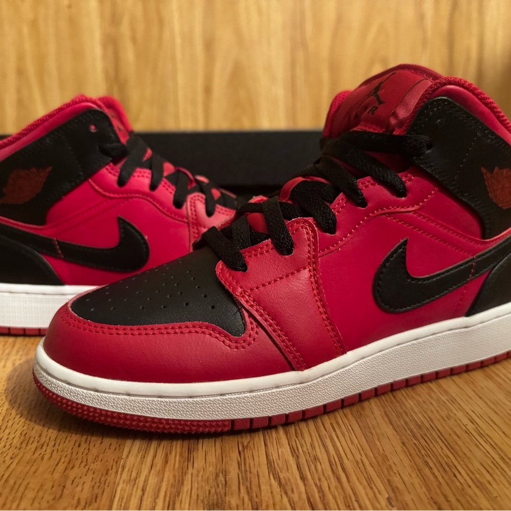 Nike Air Jordan 1 Mid reverse Bred Red/Black, size 5.5Y Rare - Picture 6 of 11